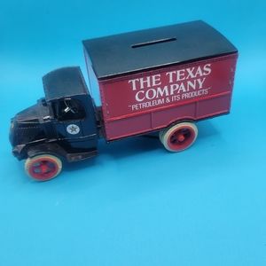 Texaco 1925 Mack Bullfog Ertl Bank Truck